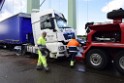 Schwerer LKW VU PKlemm A 4 Rich Olpe auf der Rodenkirchener Bruecke P413